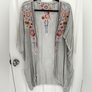 Andree by unit embroidered kimono